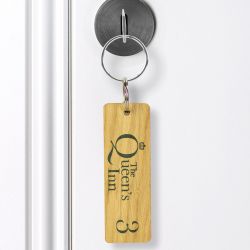 Llavero de madera grabado